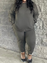 Load image into Gallery viewer, OLIVE SWEAT SUIT~PLUS
