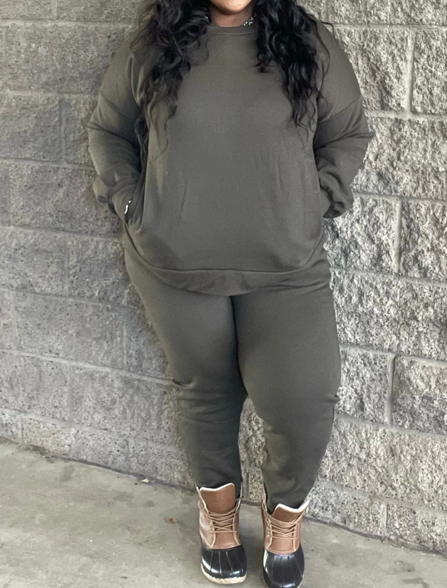 OLIVE SWEAT SUIT~PLUS