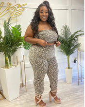 Load image into Gallery viewer, Plus Size Animal Printed 2 Piece Set
