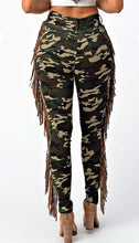 將圖片載入圖庫檢視器 Camo Frayed Denim Pants
