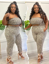 Load image into Gallery viewer, Plus Size Animal Printed 2 Piece Set
