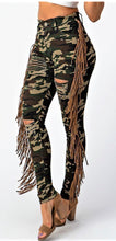 將圖片載入圖庫檢視器 Camo Frayed Denim Pants
